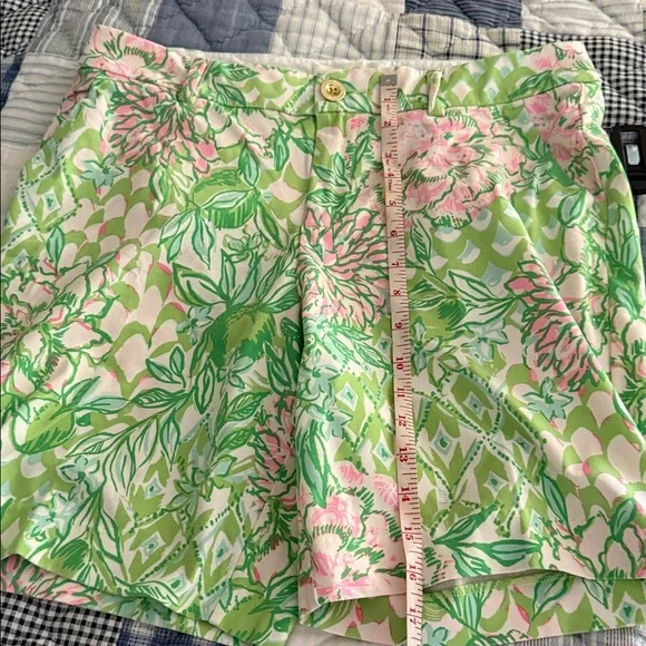 Lilly Pulitzer Natia mid rise Green and Pink Floral Shorts - Picture 11 of 11